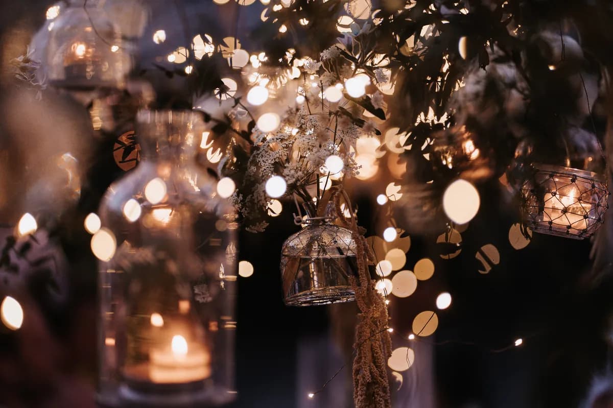 Boho Hochzeitsdekoration mit Lichterketten — München